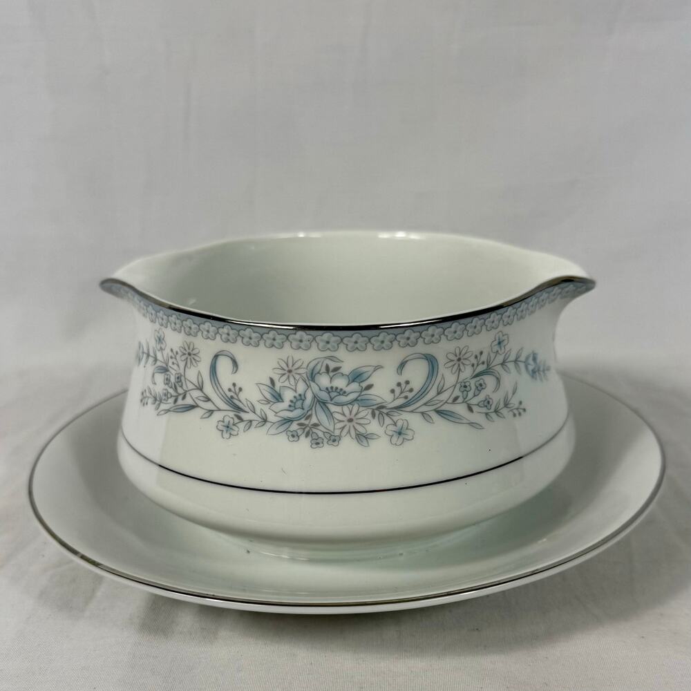 Mikasa Fine China Dresden Rose Gravy Boat L9009 Serving Dishes Floral